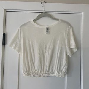 Super Cute Crop T - New with Tags - size M